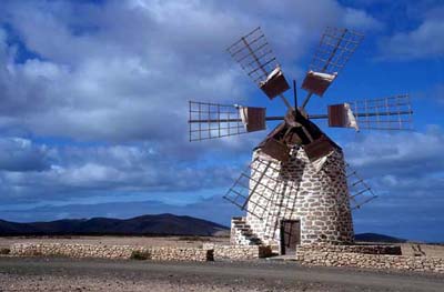 Typische Windmühle auf Fuerteventura